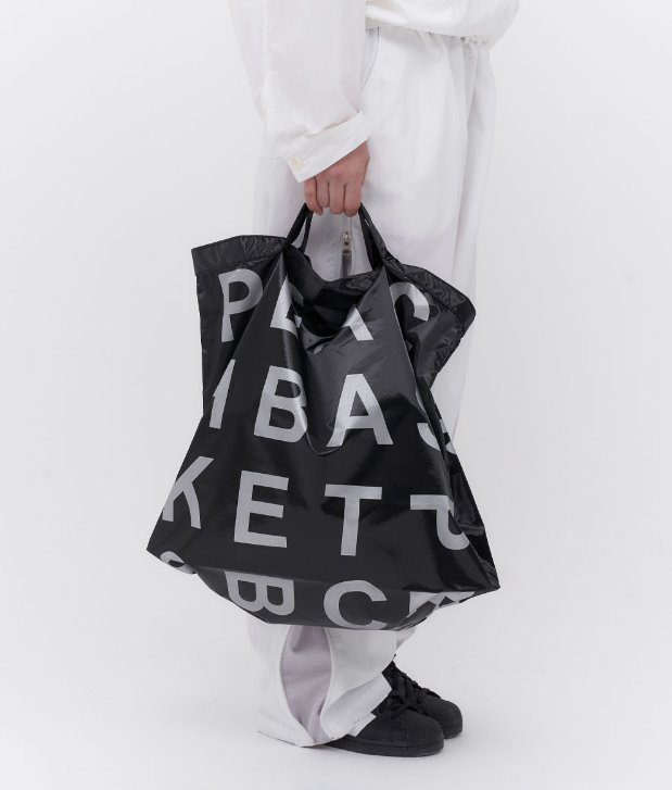 (黑色) - peachbasket. market 經典字母袋